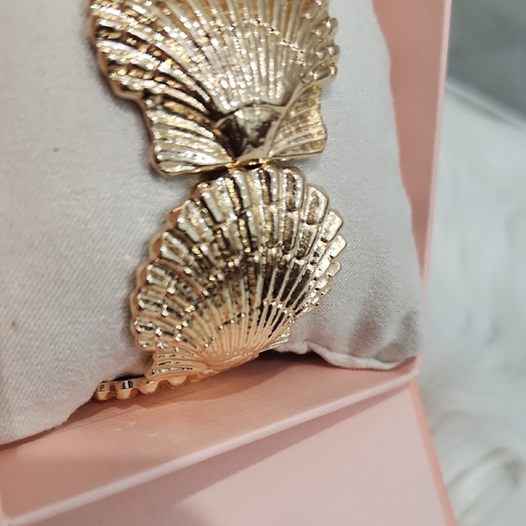🔹️ House of Harlow 🔹️1960 Scallop Gold-tone  Shell Stretch Bracelet ✨️🐚 - Picture 2 of 4